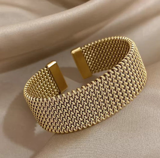 Bracciale elegante in rete intrecciata con design aperto