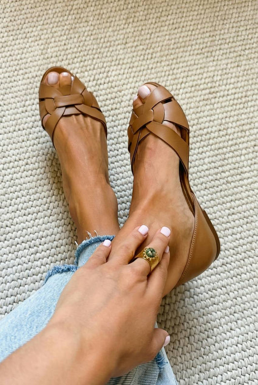Ballerine peep toe intrecciate in ecopelle con cinturini incrociati e tacco chiuso