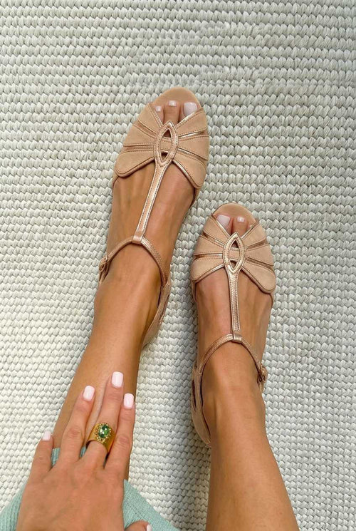 Sandali peep toe vintage con cinturino a T