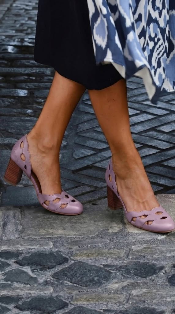 Tacco a blocco in pelle con tagli ondulati chunky
