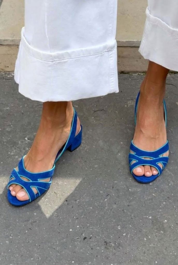 Sandali cut-out peep toe bassi