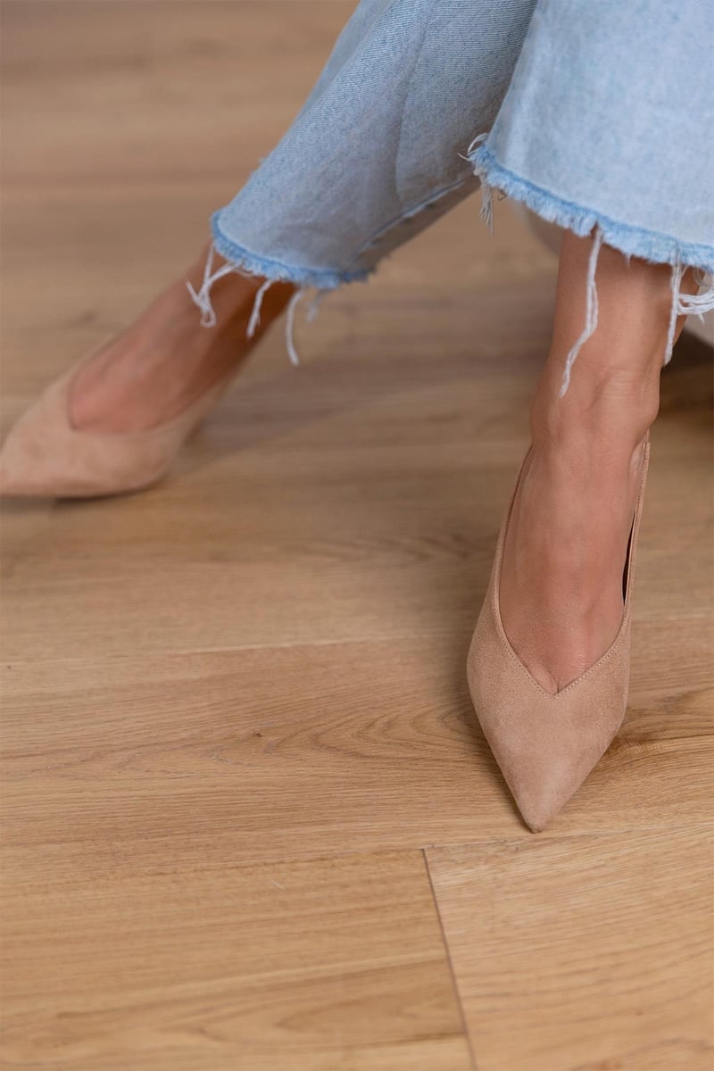 Décolleté beige a punta