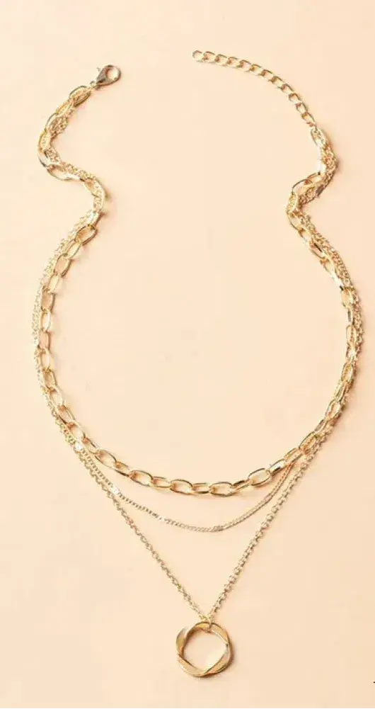 Collana in oro classica a più strati con pendente