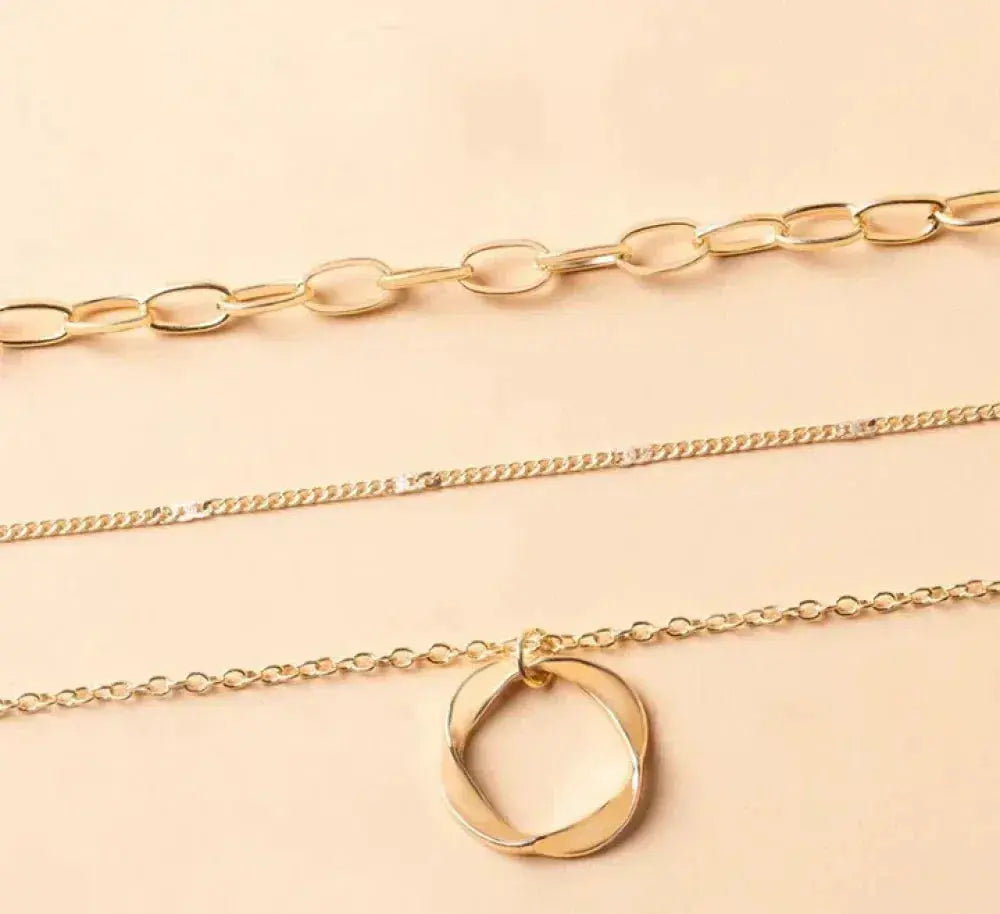 Collana in oro classica a più strati con pendente