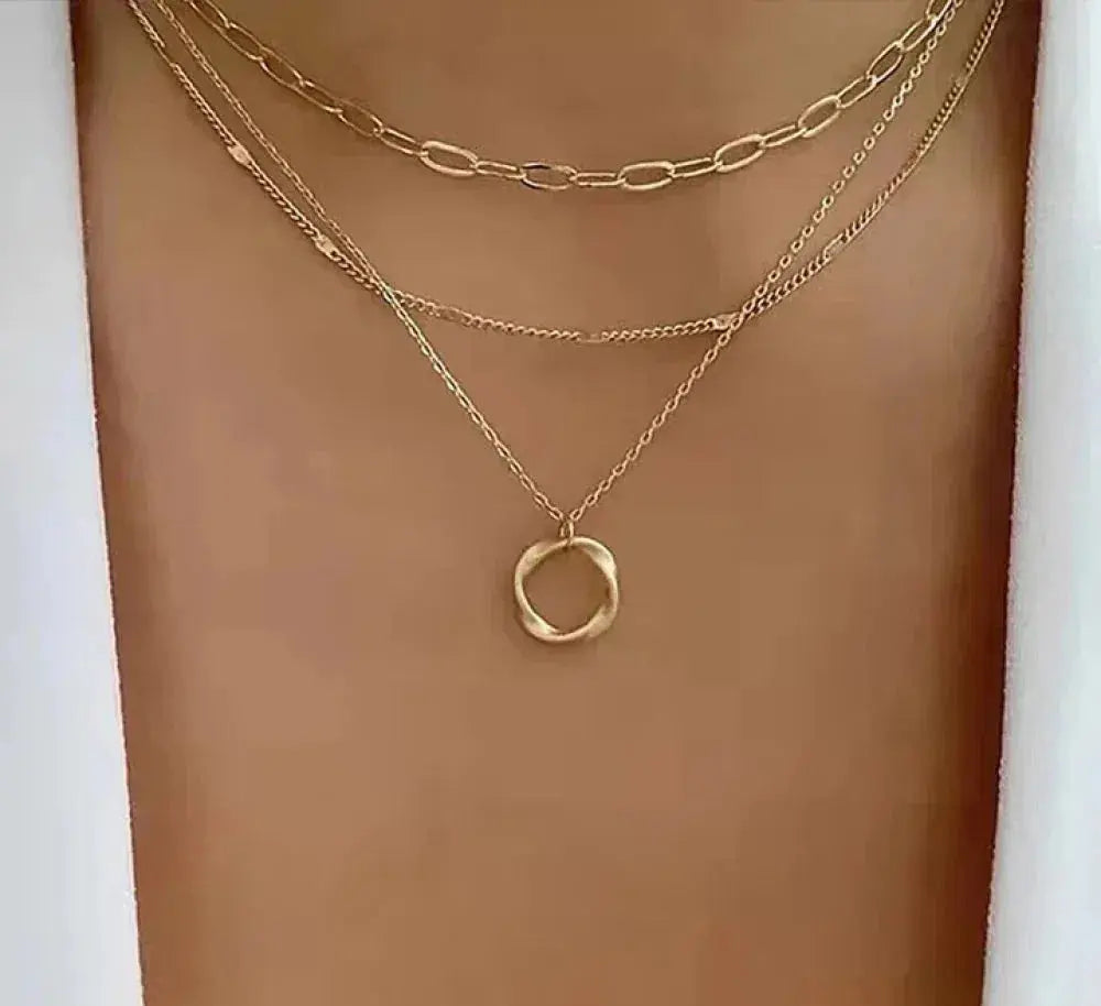 Collana in oro classica a più strati con pendente