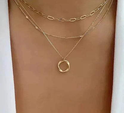 Collana in oro classica a più strati con pendente
