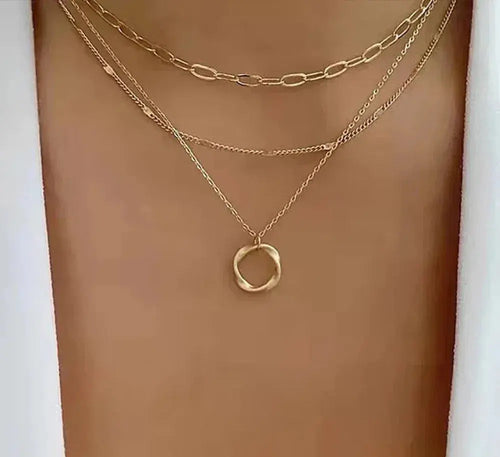 Collana in oro classica a più strati con pendente