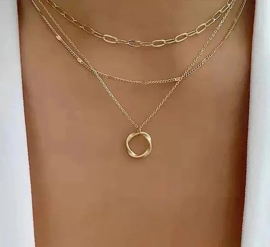 Collana in oro classica a più strati con pendente
